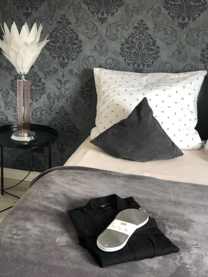 Body Kult Loft - Modernes Appartement Mit 2 Separaten Schlafzimmern Zwickau Bagian luar foto